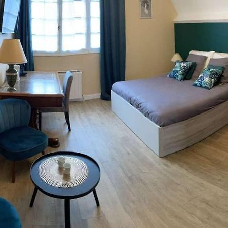 Domaine D'Aveluy Bed and Breakfast Exteriör bild