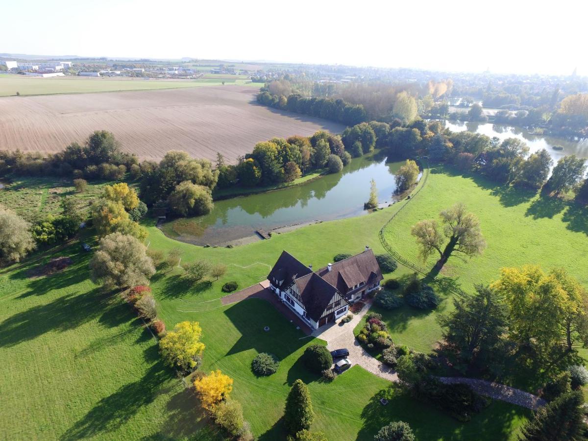 Domaine D'Aveluy Bed and Breakfast Exteriör bild