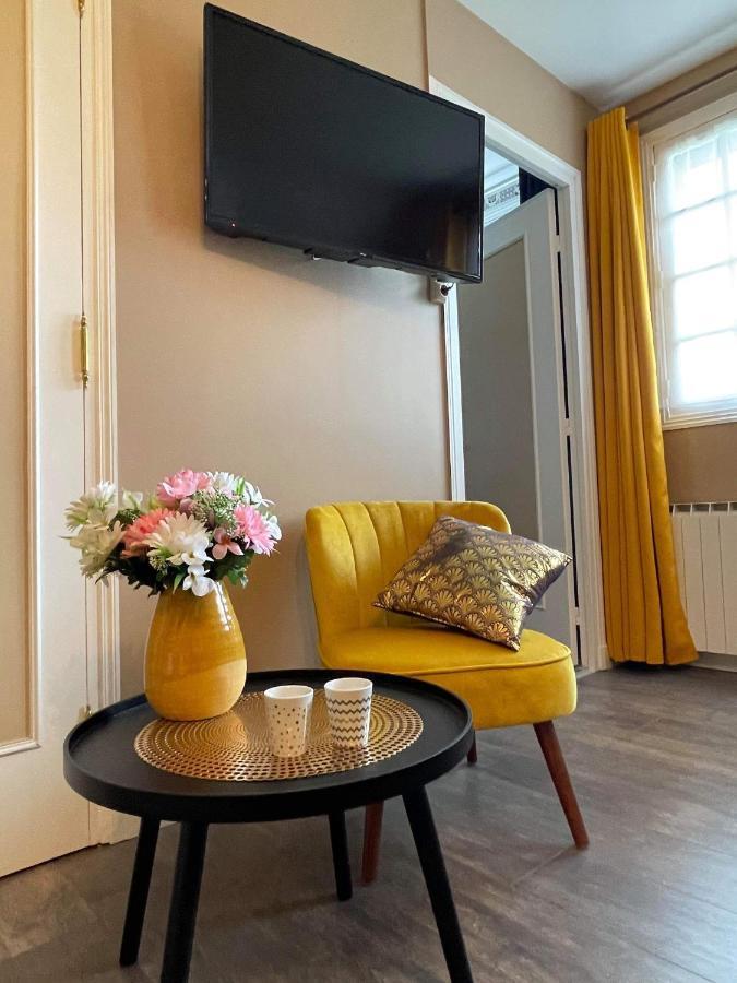 Domaine D'Aveluy Bed and Breakfast Exteriör bild
