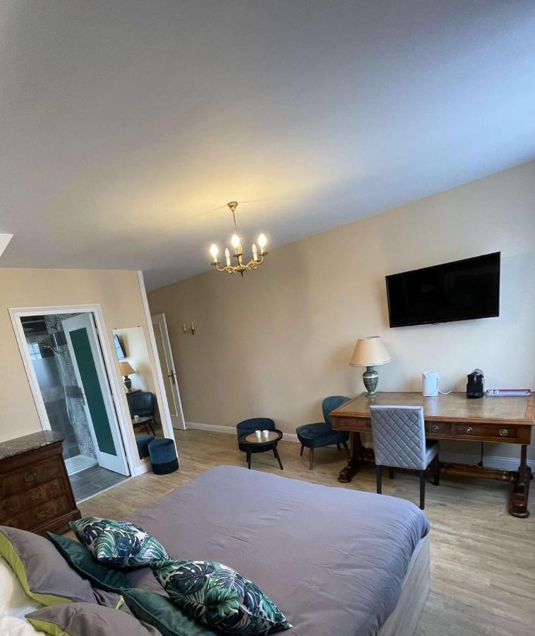Domaine D'Aveluy Bed and Breakfast Exteriör bild