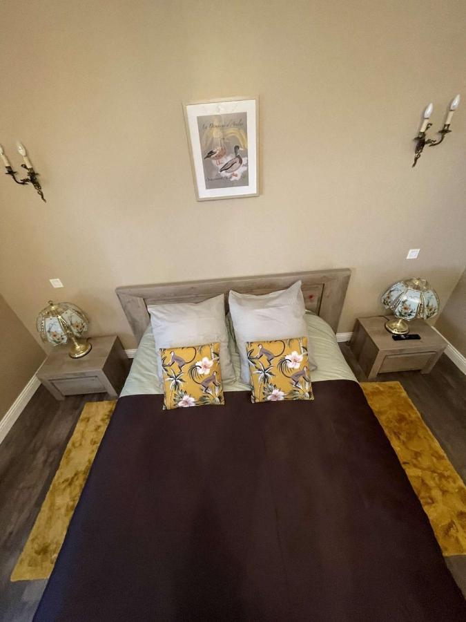 Domaine D'Aveluy Bed and Breakfast Exteriör bild